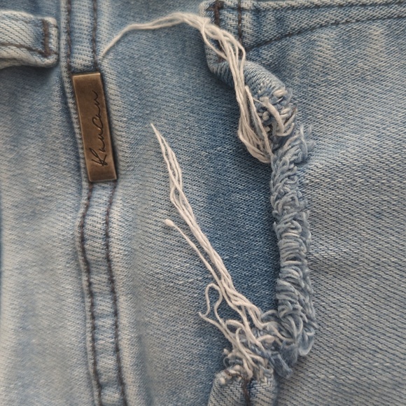 KanCan 28 Distressed Crop Jean - Picture 9 of 9